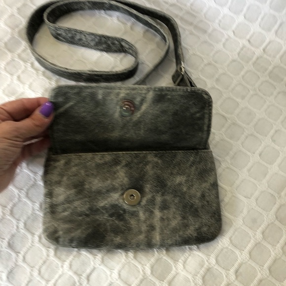 Women’s Crossbody distressed leather small purse - Picture 3 of 5